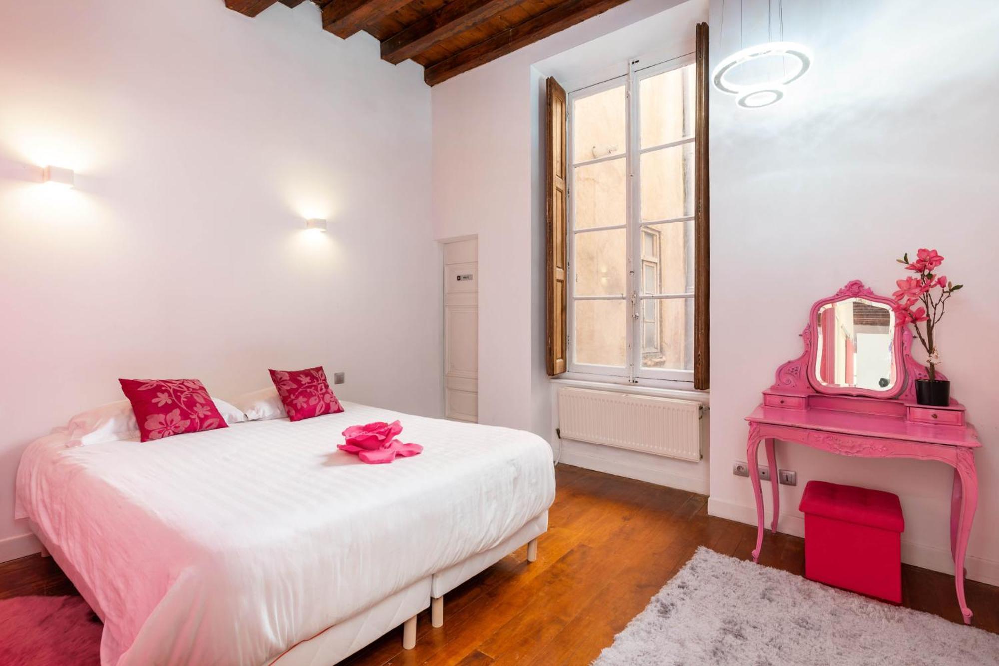 Le Xvi De La Rose Apartment *